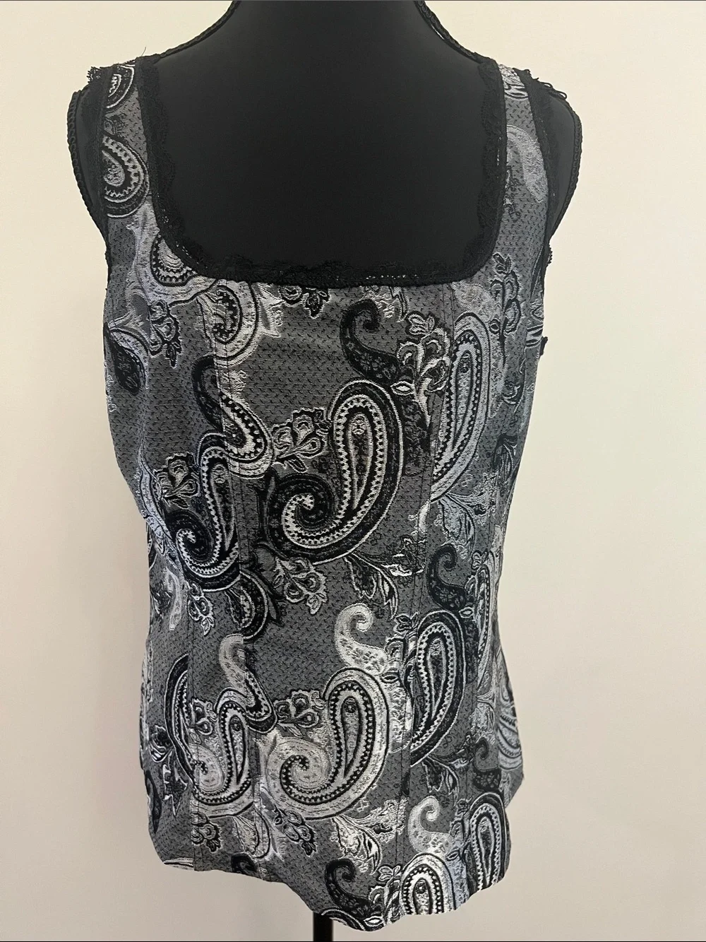 White House Black Market Black and Gray Paisley Tank Top - Picture 2 of 10